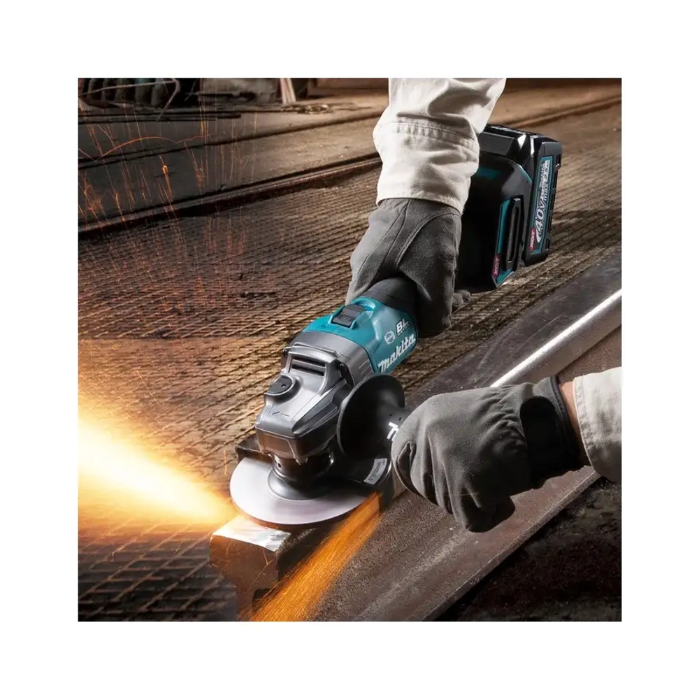 Аккумуляторная угловая шлифовальная машина 125 мм XGT® Makita GA005GZ