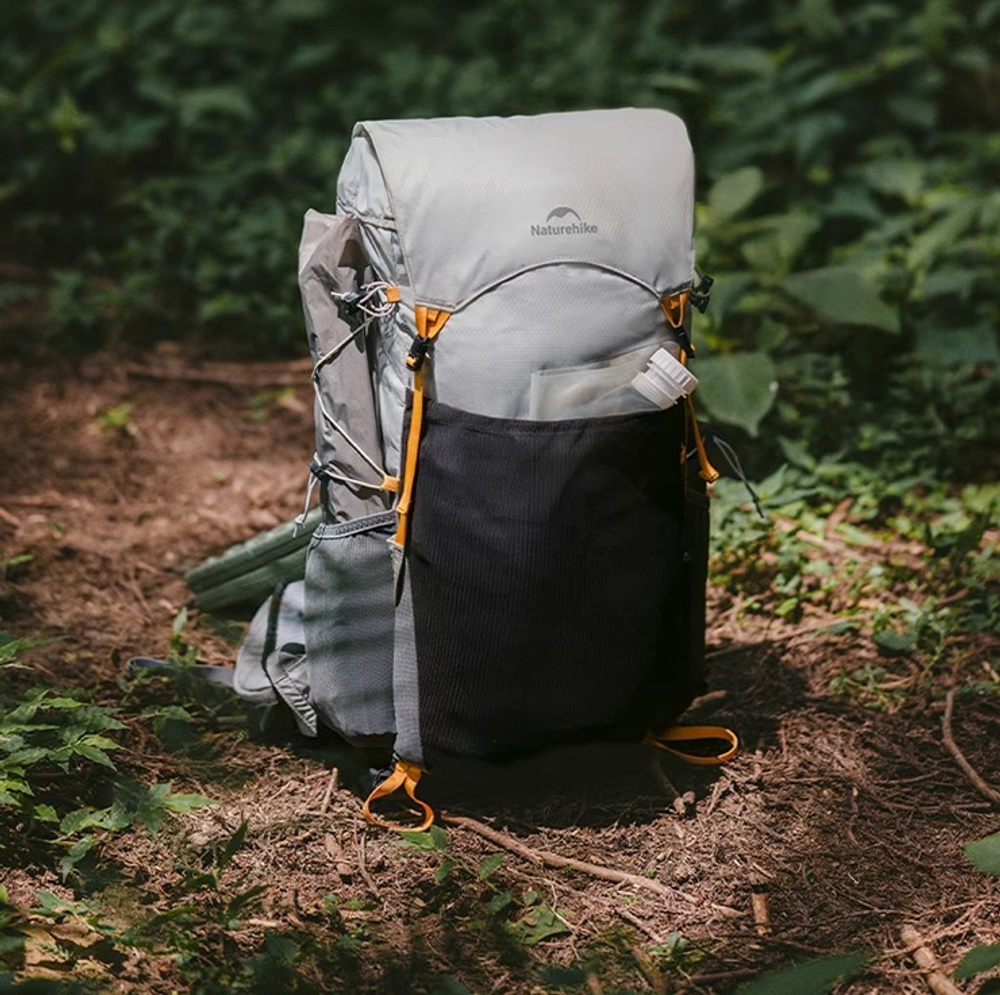 Походный рюкзак Naturehike серии Rock 2.0-upgrade 60л, белый (CNK2550XB018)