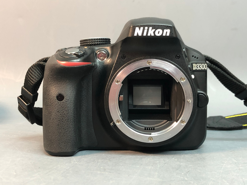 Nikon D3300 Kit 18-55mm VR II 16.105 Кадров