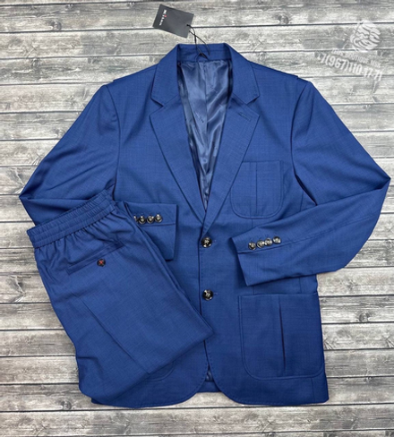Классический костюм Kiton