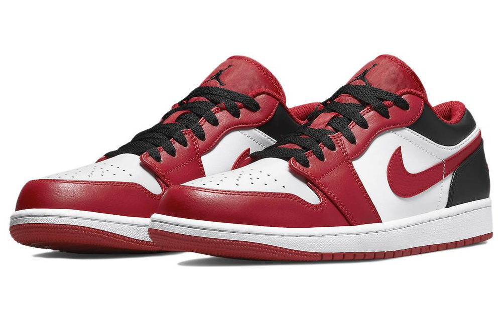 Jordan 1 Low Bulls