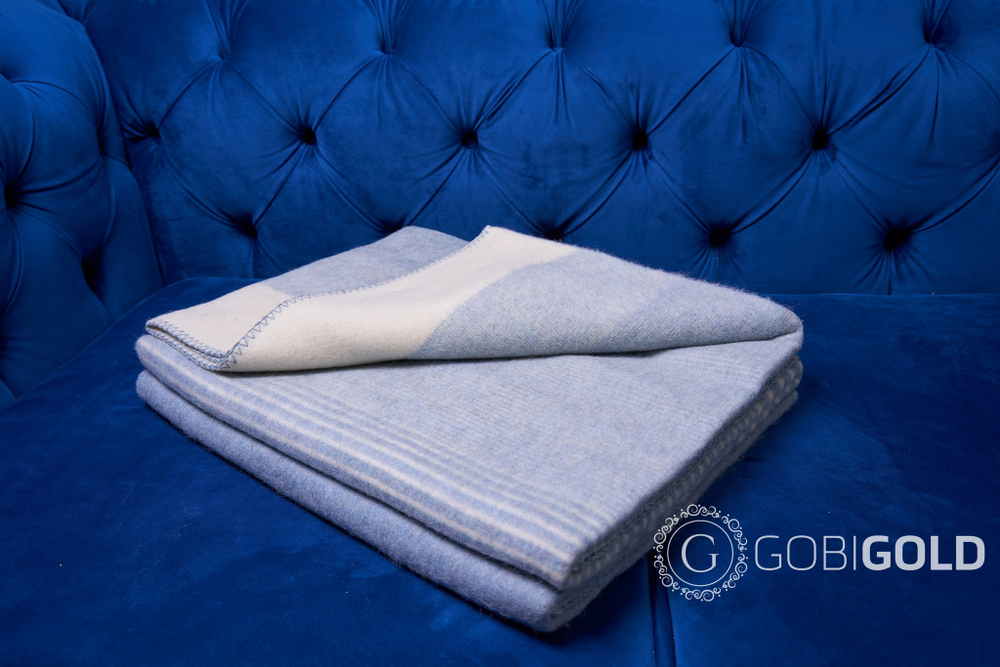 Одеяло тканое из овечьей шерсти LUX (мериноса) ERDENET 150x200 см. - серо-голубое