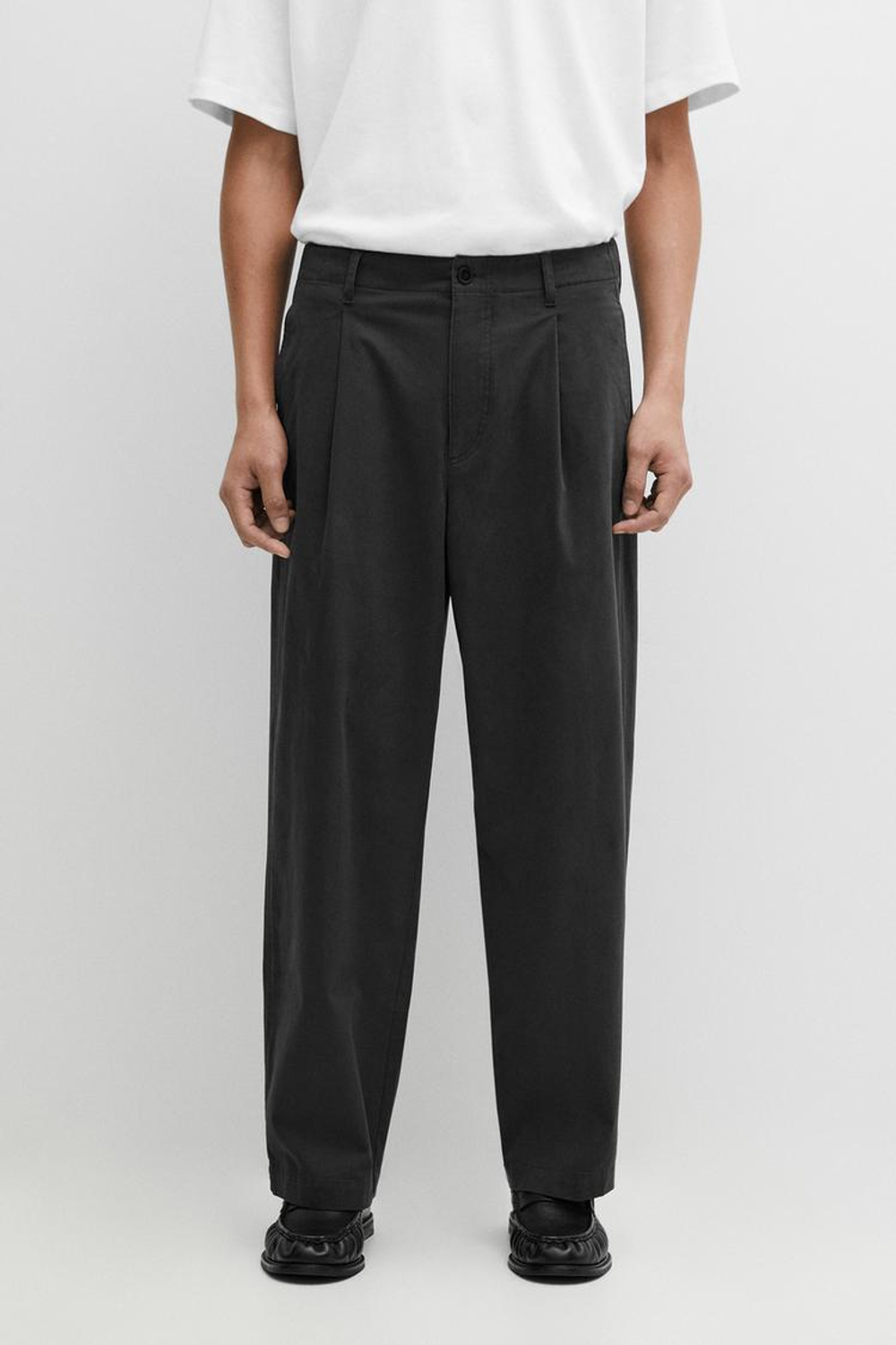 Massimo Dutti Брюки-бананы с защипами, серый