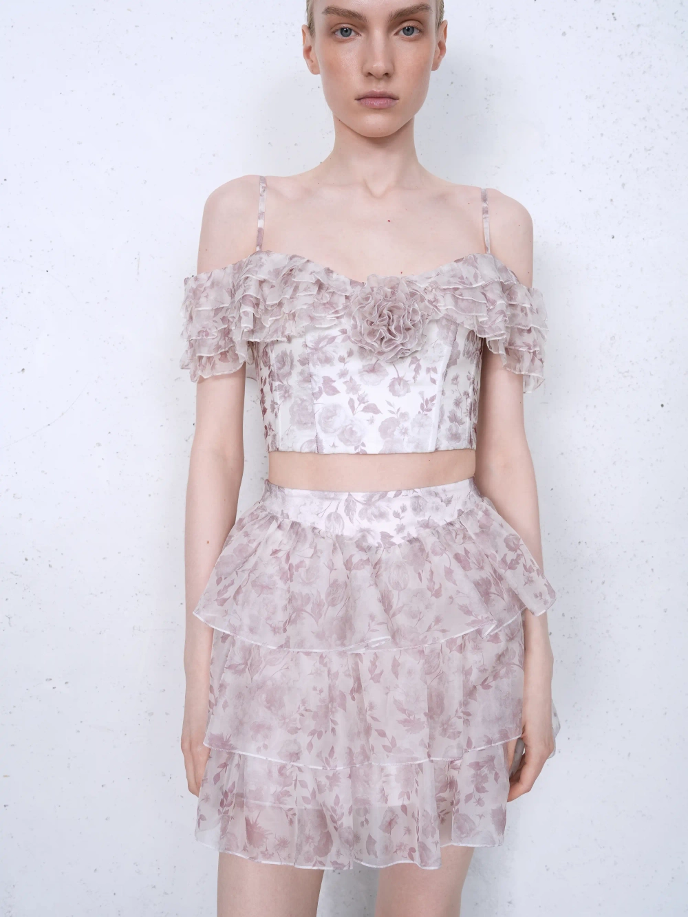Бетти мини (Betty mini), юбка мини из молочной органзы с цветочным принтом