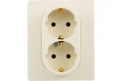 Розетка Legrand Etika с заземлением двойная слоновая кость 25680