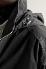 УКОРОЧЕННАЯ КУРТКА ИЗ ВЫСОКОТЕХНОЛОГИЧНОЙ ТКАНИ С КАПЮШОНОМ — ZARA