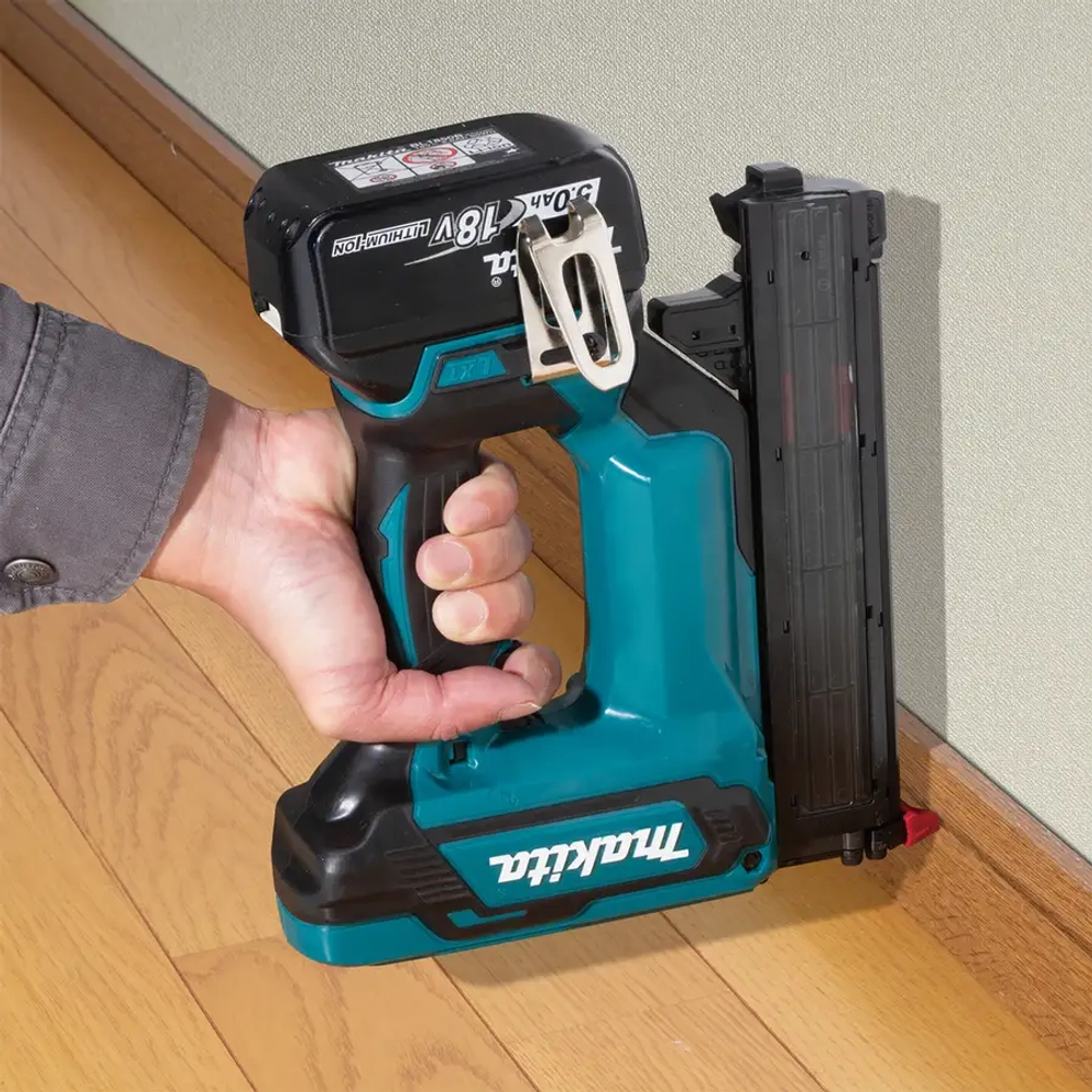 Аккумуляторный гвоздезабиватель Makita DFN350Z