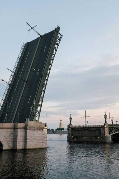 Разводные мосты Петербурга — романтика ночи и вызов для логистики города Разводные мосты Петербурга — романтика ночи и вызов для логистики города