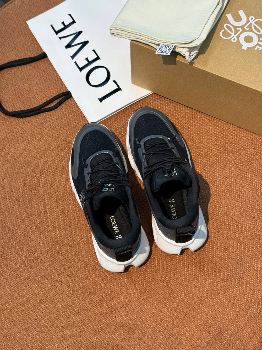 Кроссовки On Running x Loewe