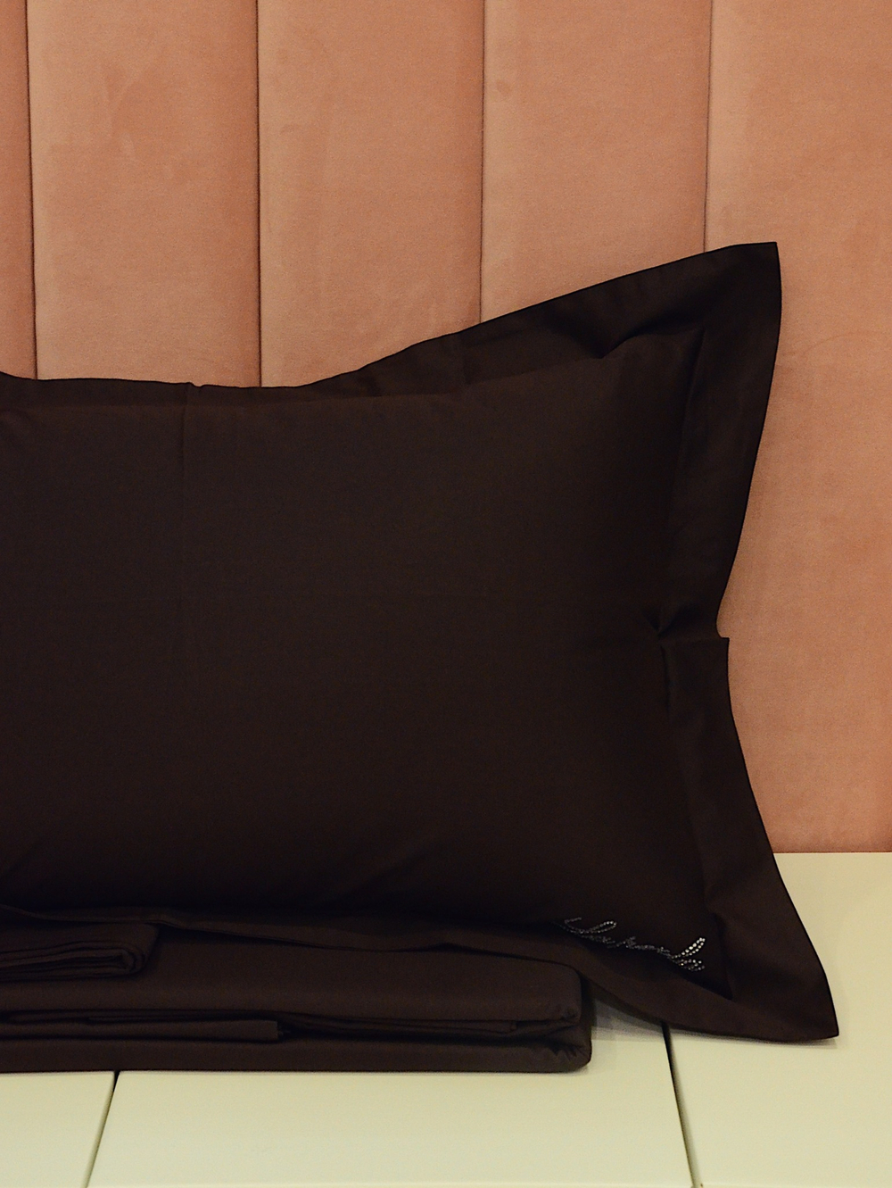 Однотонное постельное белье La Perla Dark Chocolate
