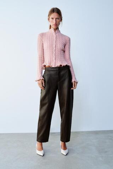 ZARA ЗАУЖЕННЫЕ БРЮКИ ИЗ ИСКУССТВЕННОЙ КОЖИ, КОРИЧНЕВЫЙ