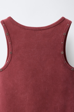 ZARA ФУТБОЛКА С ЗАКЛЕПКАМИ И ЗВЕЗДАМИ, ГРАНАТОВЫЙ