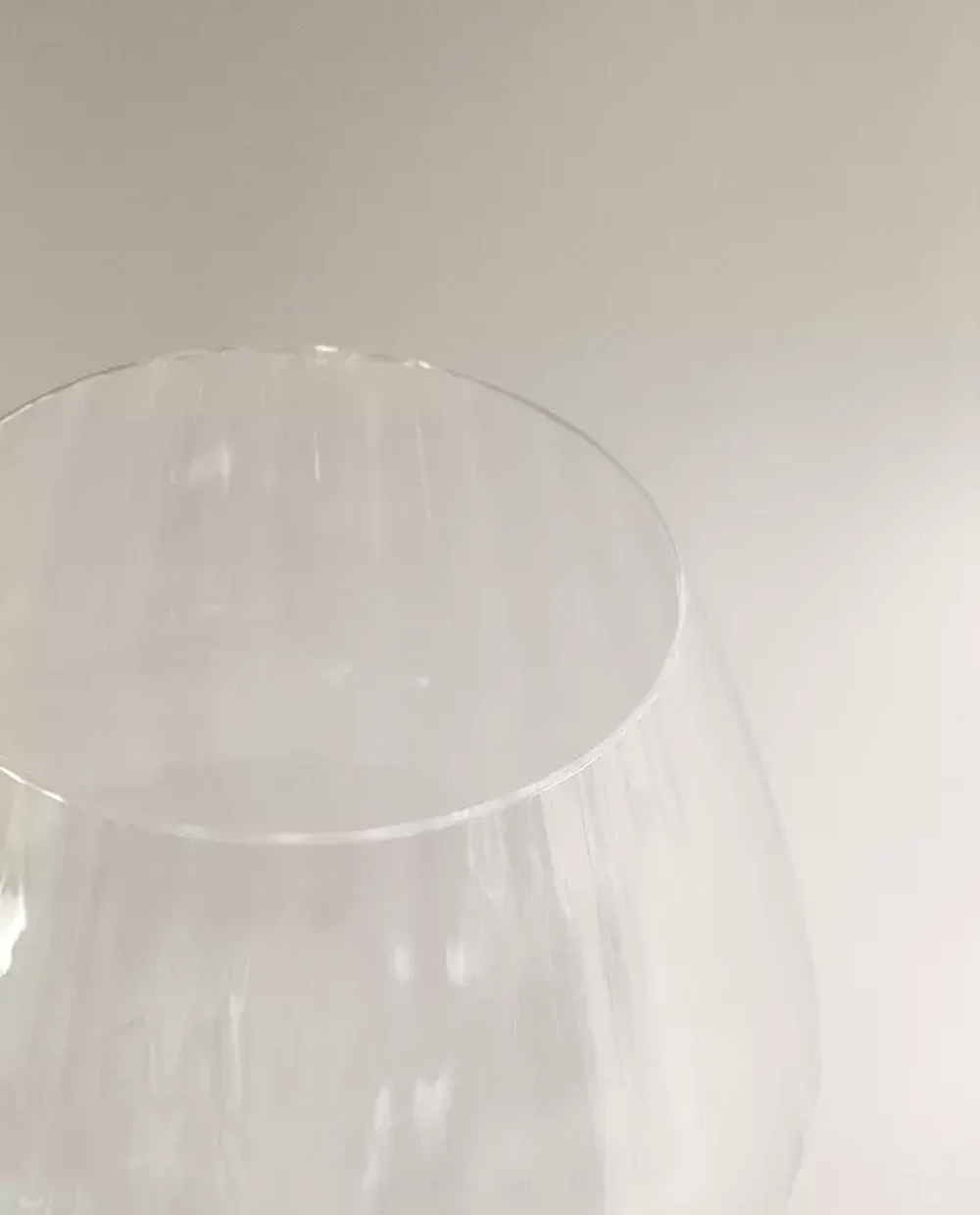 ZARA HOME БОКАЛ ИЗ СТЕКЛА BOHEMIA CRYSTAL С ВОЛНИСТЫМ РЕЛЬЕФОМ, ПРОЗРАЧНЫЙ