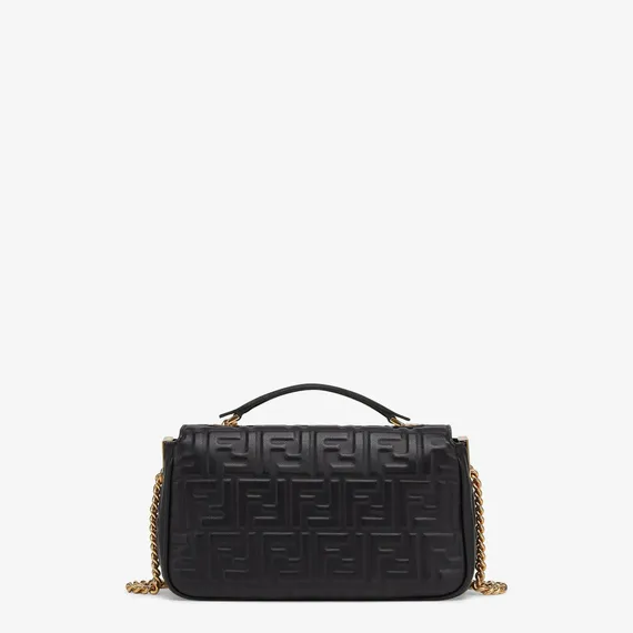 Сумка Fendi Midi Baguette на цепочке