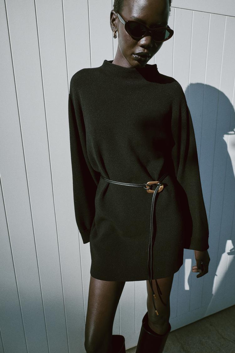 ZARA КОРОТКОЕ ТРИКОТАЖНОЕ ПЛАТЬЕ С ПОЯСОМ, ЧЕРНЫЙ