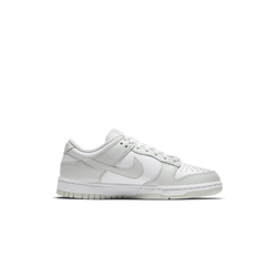 alt="Nike Dunk Low WMNS Photon Dust DD1503-103 белые с серыми накладками вид сбоку на белом фоне"