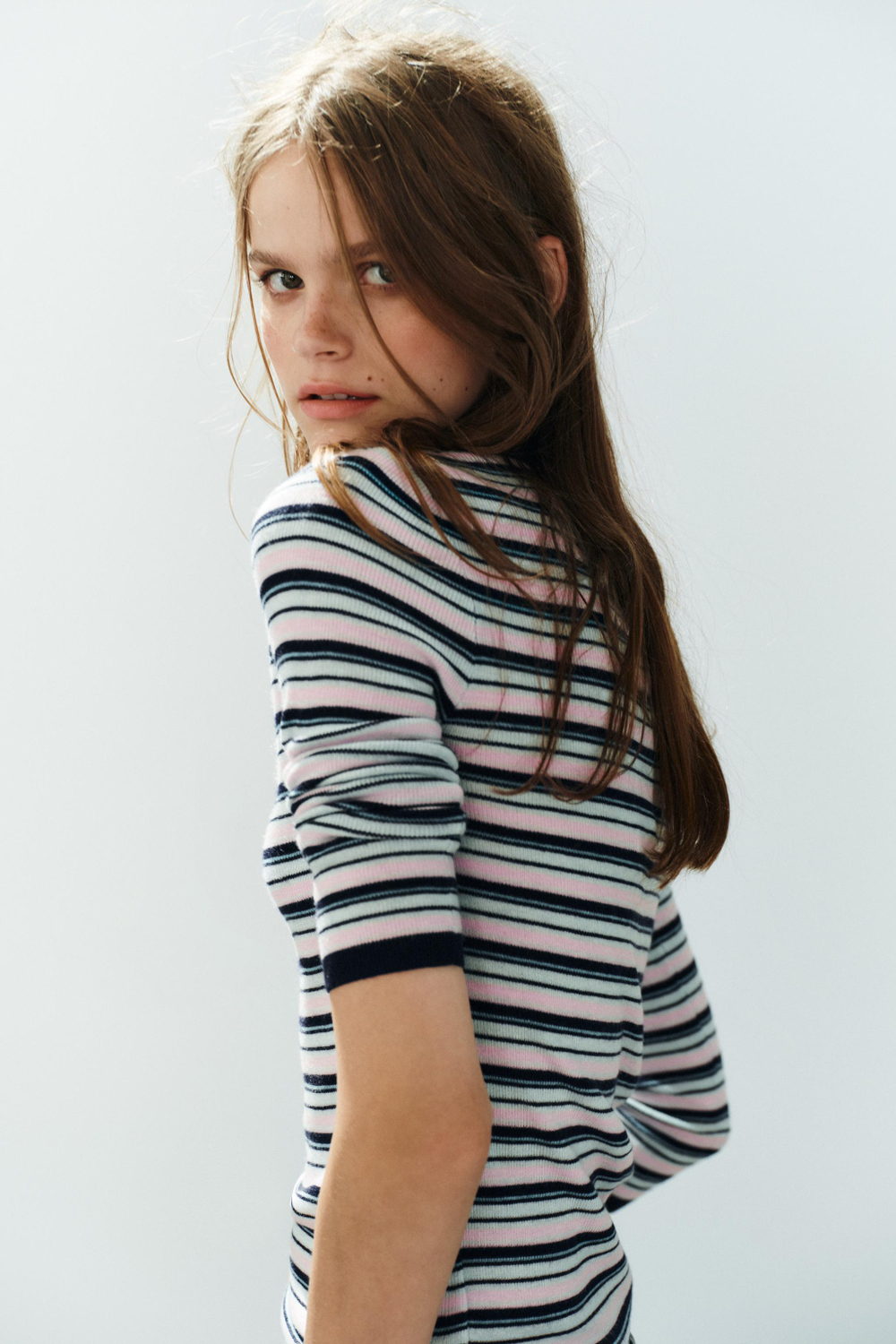 ВЯЗАНЫЙ СВИТЕР В ПОЛОСКУ НА ПУГОВИЦАХ — ZARA