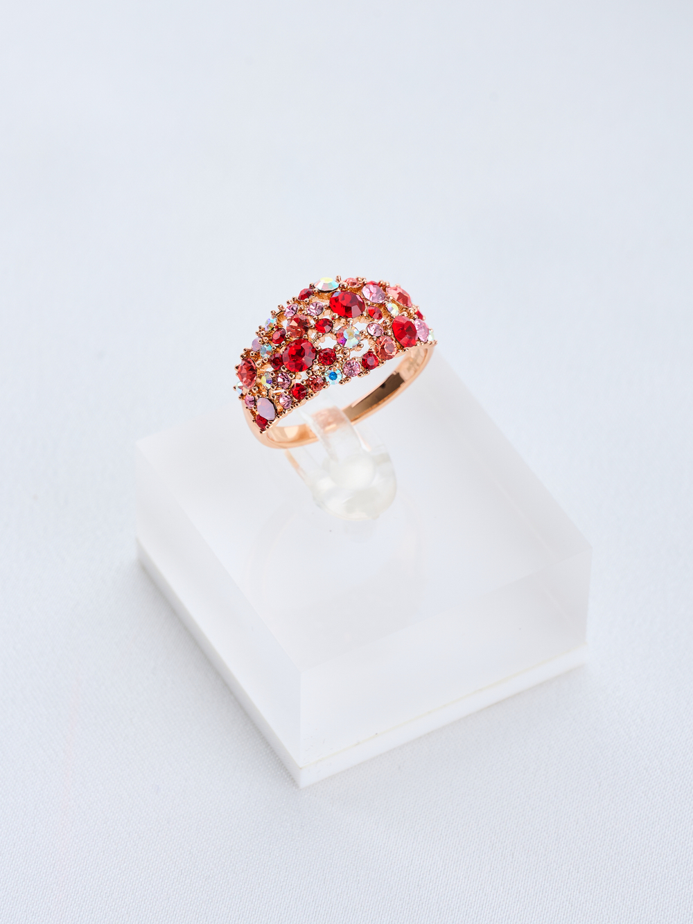 Позолоченное кольцо Россыпь из красных камней Swarovski