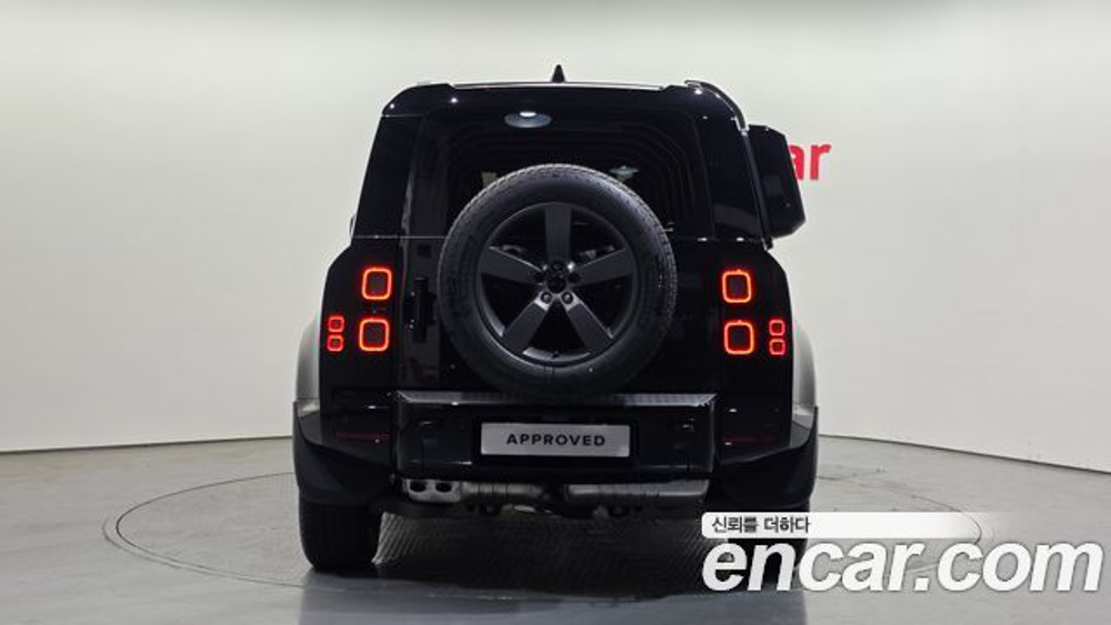 Land Rover Defender 110 D300 X-Dynamic HSE — 2026