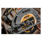 Пила дисковая аккумуляторная DeWalt DCS573NT (без акк, без з/у)