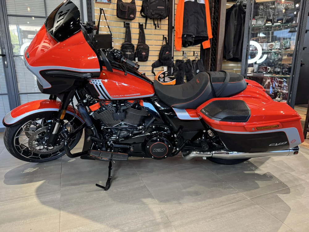 Harley-Davidson CVO Street Glide (Legendary Orange)