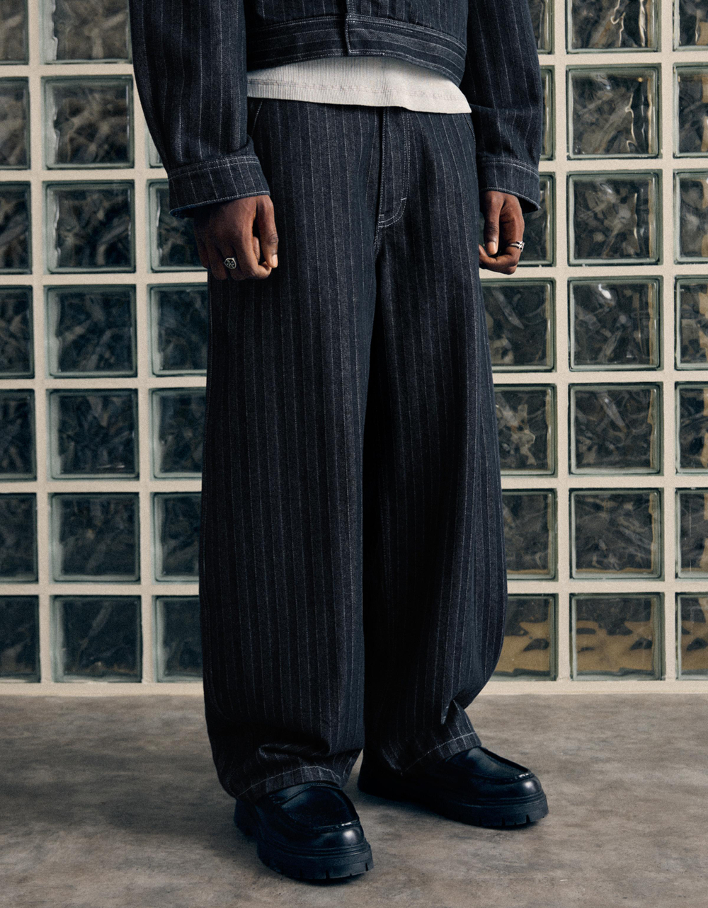 Мужские джинсы baggy fit с фактурой в полоску - BERSHKA