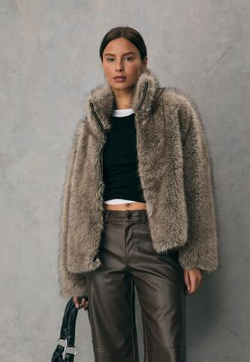 STRADIVARIUS Шуба из искусственного меха с высоким воротником, бежевый
