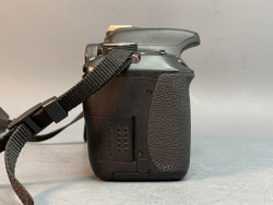 Canon 600D kit 18-55mm 3.5-5.6 IS ll 13.000 кадров