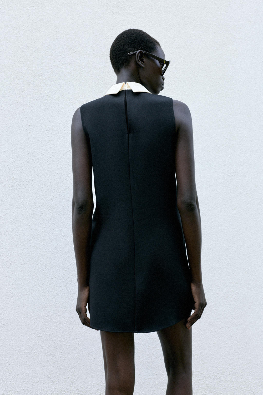 КОРОТКОЕ ПЛАТЬЕ С ДЕКОРАТИВНЫМИ ЗАСТЕЖКАМИ — ZARA