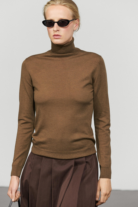 Massimo Dutti Свитер из смесовой шерсти с высоким воротником, тоффи