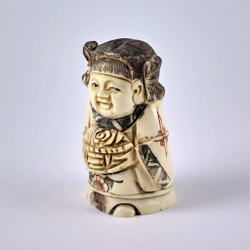 Нэцкэ Девочка с корзиной цветов