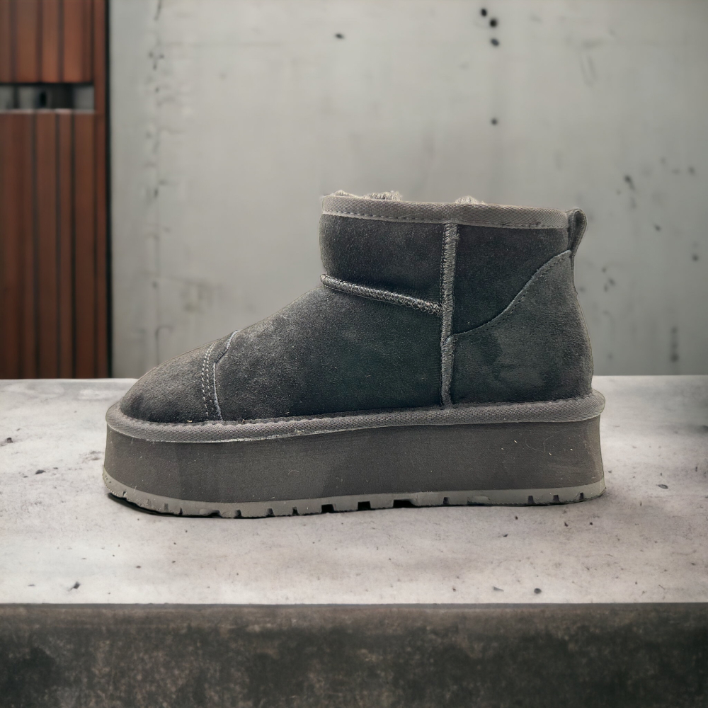 UGG Miss Melona • Black