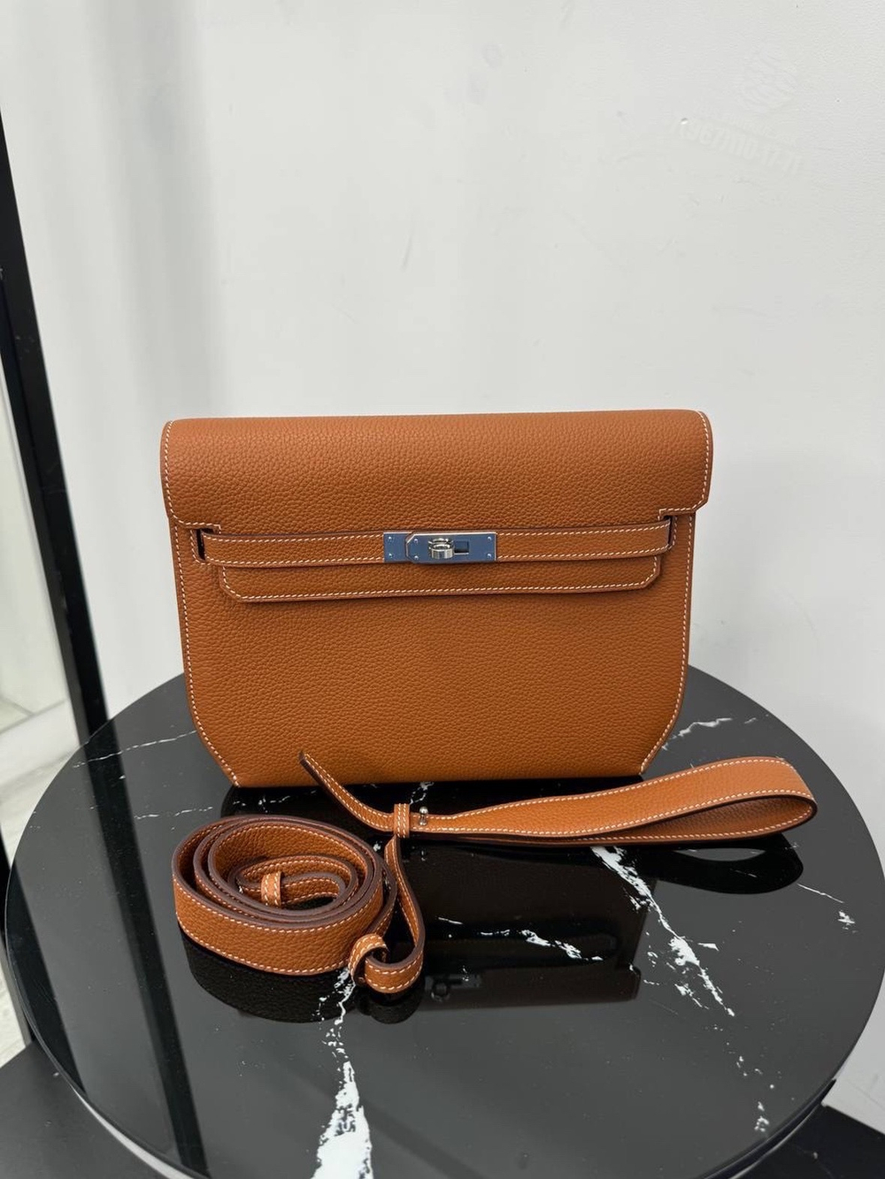 Сумка через плечо Hermes Kelly Depeches 25 Gold