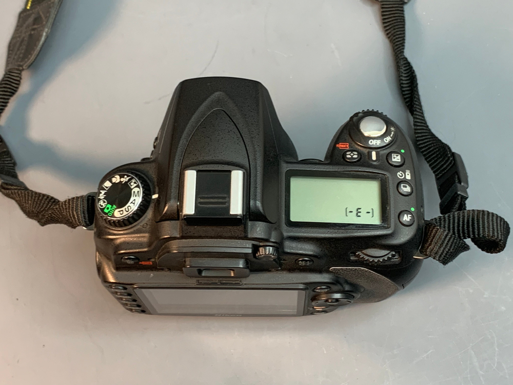 Nikon D90 ошибка, затвор не срабатывает