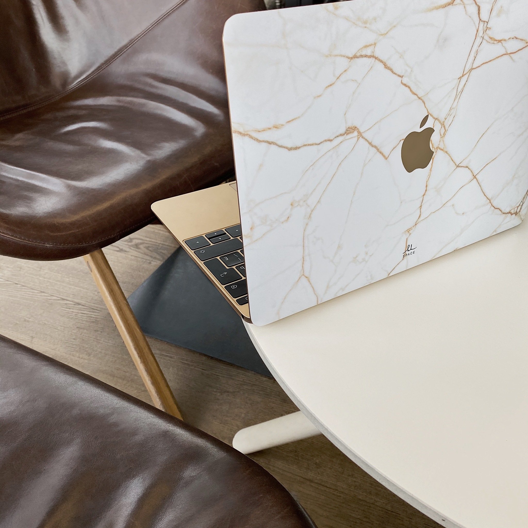 Виниловая наклейка SPARK для MacBook