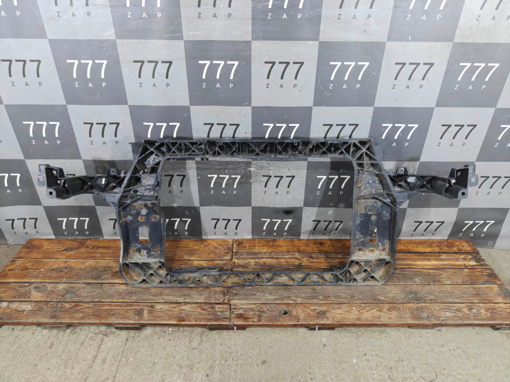 Панель передняя (телевизор, суппорт радиатора) Hyundai ix35 (LM) 10-15 Б/У  641102Y000