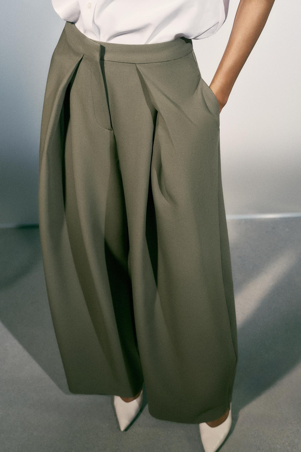 ZARA ШИРОКИЕ БРЮКИ СО СКЛАДКАМИ, ХАКИ