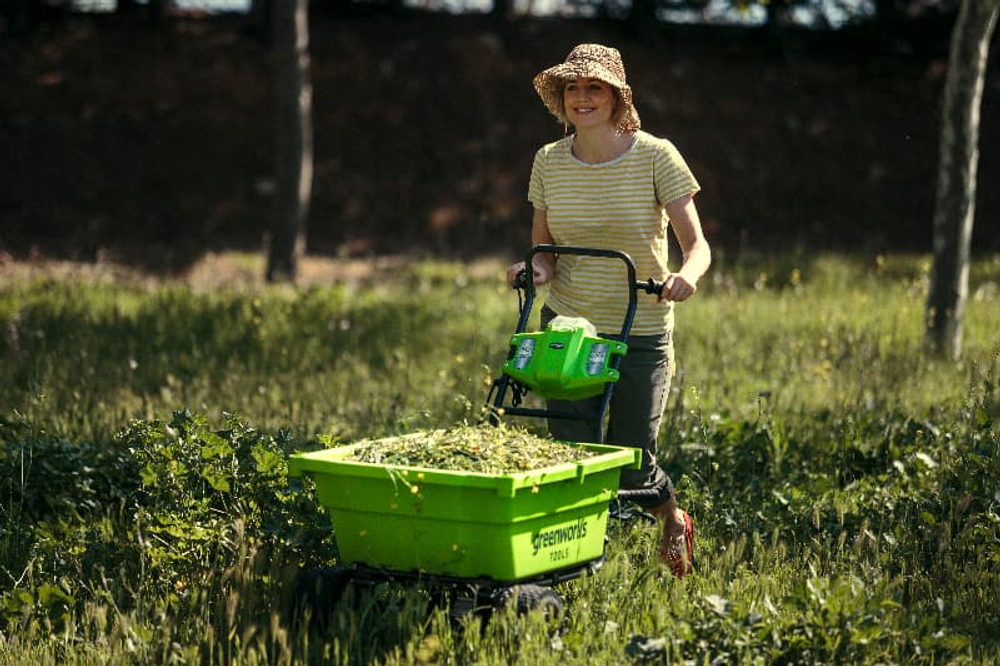 Садовая тележка самоходная Greenworks Арт. 7400007UB, 40V, 106 л, с 1хАКБ 4 Ач и ЗУ
