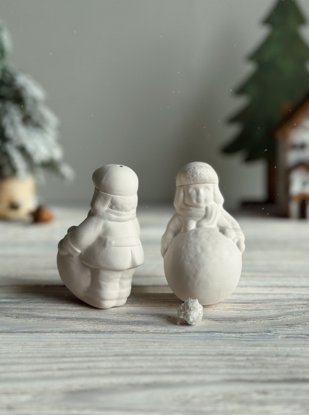 Елочная игрушка Мальчик со снежком фигурка для росписи 9 см
