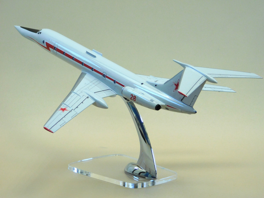 Модель самолета Ту-134 УБЛ (М1:100, ВВС, Красная полоса, звезда на киле)