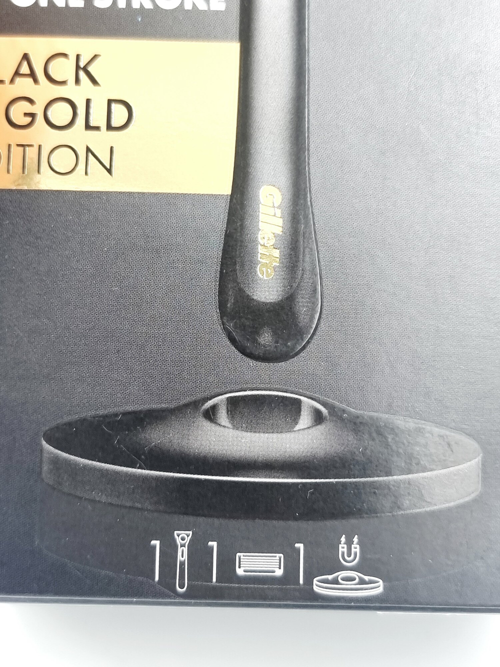 Бритвенный станок Gillette Labs with Exfoliating Bar BLACK & GOLD , сменные кассеты 1 шт. (Из Финляндии)
