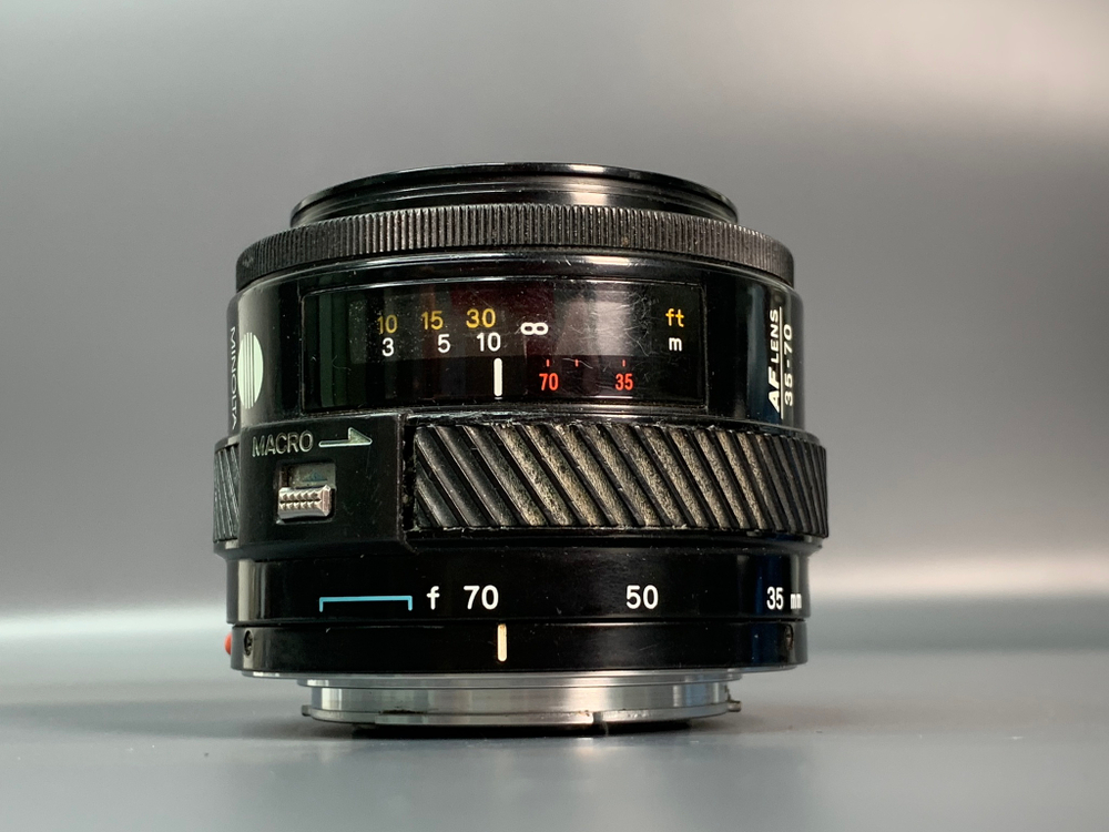 Minolta 35-70mm небольшие сколы на линзе Sony A