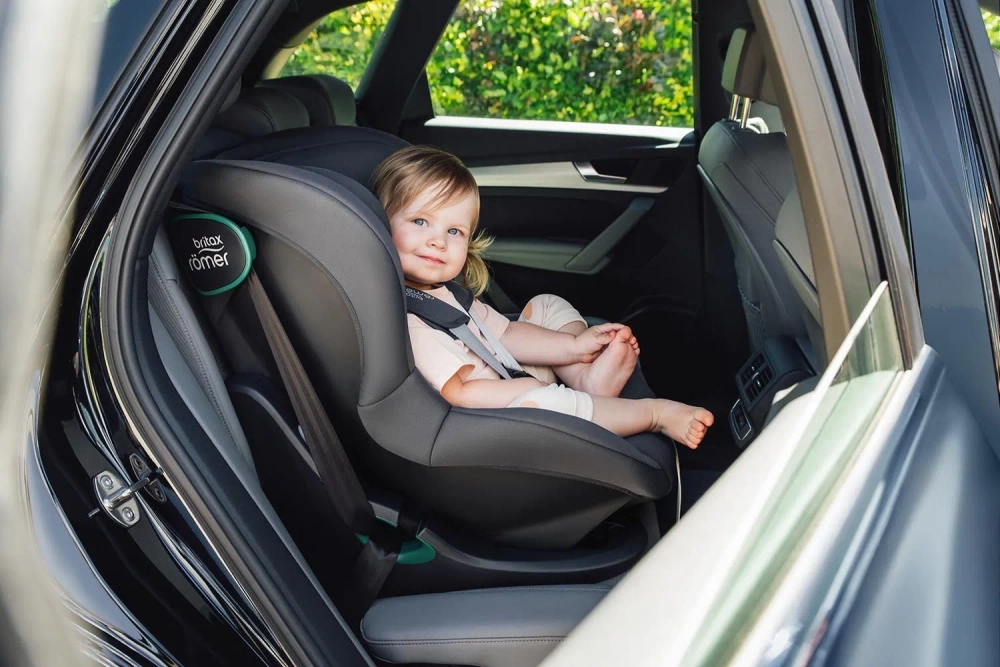 Автокресло 1 Britax Roemer KING PRO Space Black, с 15 месяцев до 4 лет, до 20 кг, (76 - 106 см), черный