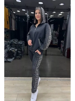 спортивный костюм со стразами