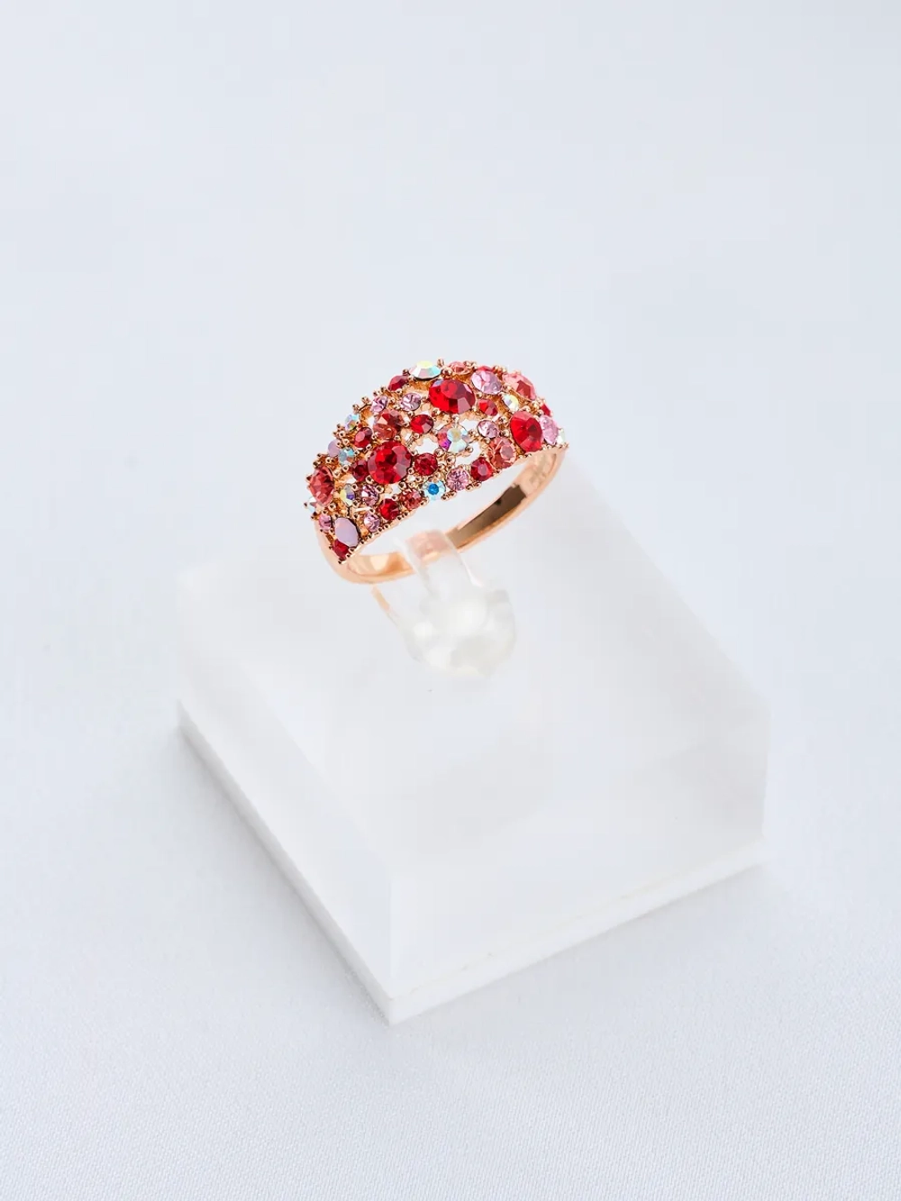 Позолоченное кольцо Россыпь из красных камней Swarovski
