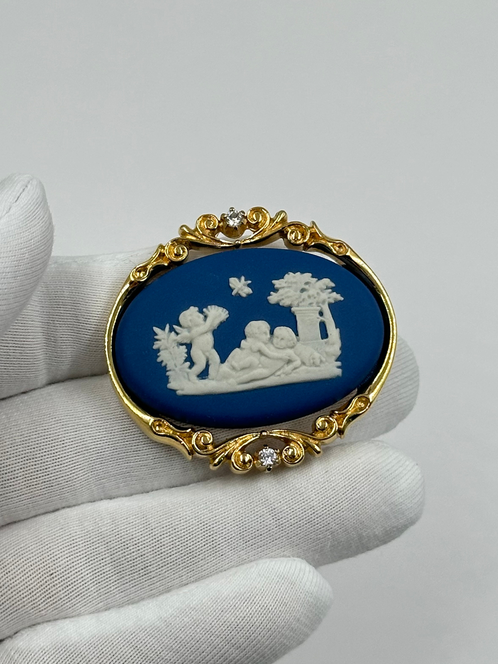 Брошь Wedgwood синяя