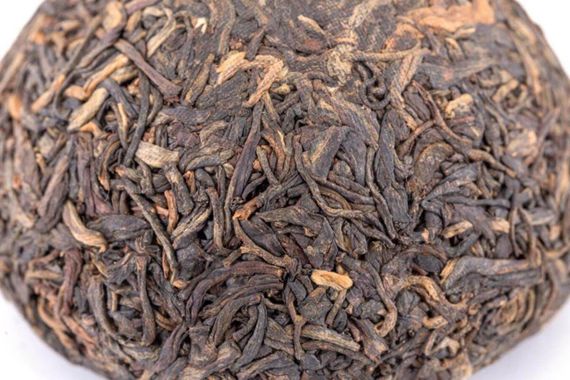 Herbata Sheng Pu'er 2006 Marka «Harmony» «Sosna i żuraw» Gniazdo roślinne Xiaguan 125 g