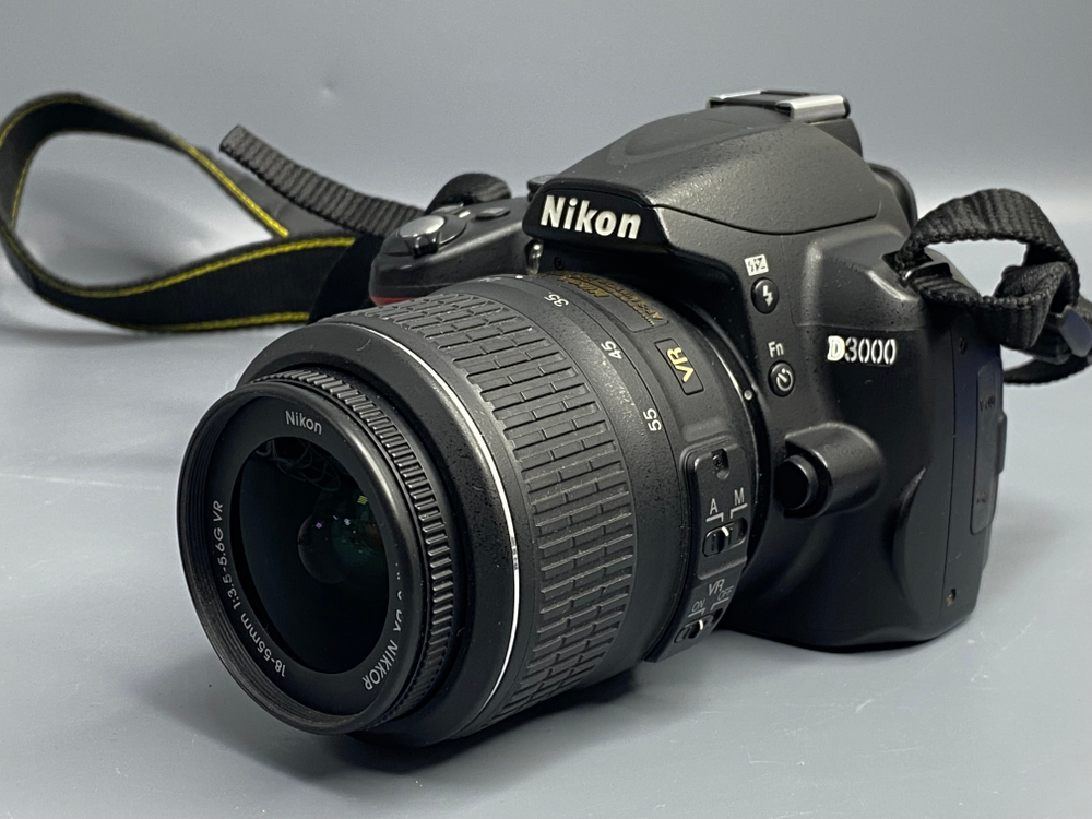 Nikon D3000 Kit 18–55mm — 19 030 кадров