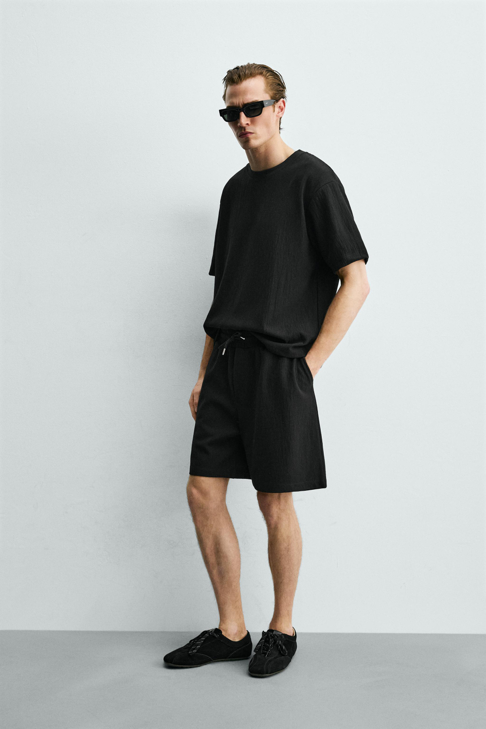 ФУТБОЛКА RELAXED FIT ИЗ РЕЛЬЕФНОЙ ТКАНИ — ZARA · 3992/430