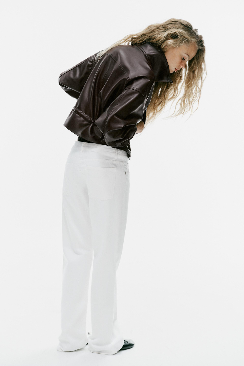 ZARA КУРТКА ИЗ ИСКУССТВЕННОЙ КОЖИ С РЕГУЛИРУЕМОЙ ТАЛИЕЙ, БУРГУНДИ